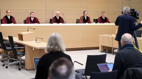 Bewährung abgelehnt: NSU-Terroristin Beate Zschäpe soll mindestens bis 2035 in Haft bleiben