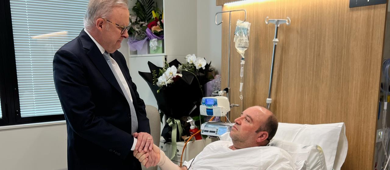 Auf diesem vom Büro des Premierministers veröffentlichten Foto trifft Anthony Albanese Ahmed al-Ahmed.