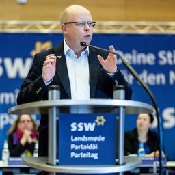 Stefan Seidler (SSW), fraktionsloser Bundestagsabgeordneter des SSW, spricht beim Landesparteitag des SSW in Schleswig.
