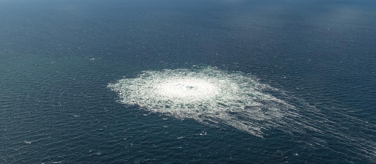 Das Nord Stream 2-Gasleck in der Nähe von Bornholm aus der Luft.