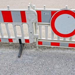 Halt , hier geht es nicht weiter. Gesperrt wegen Bauarbeiten
