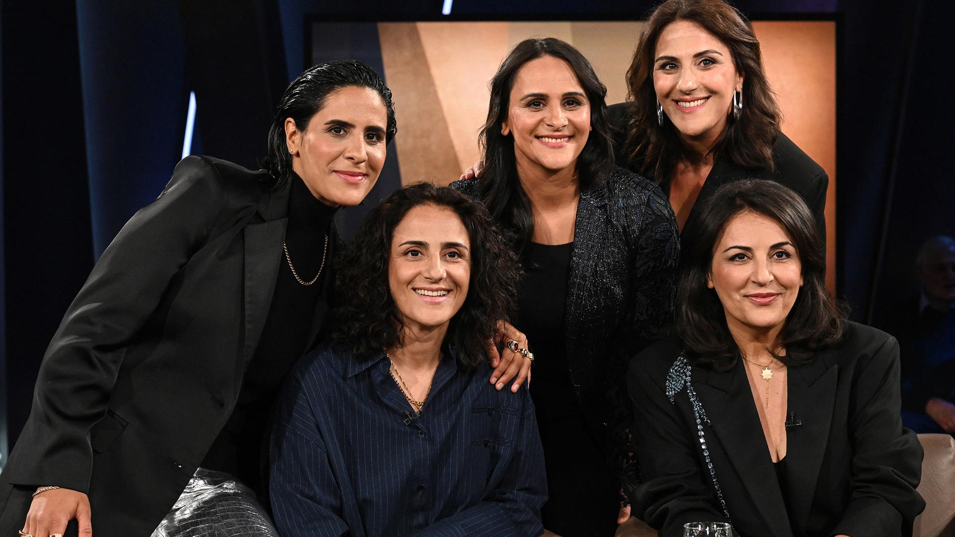 Die Tekkal-Schwestern in der NDR-Talk-Show. | Uwe Ernst/NDR