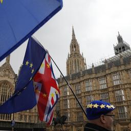 Das britische Parlament hat sich mehr Mitsprache bei einer neuen Brexit-Frist gesichert.