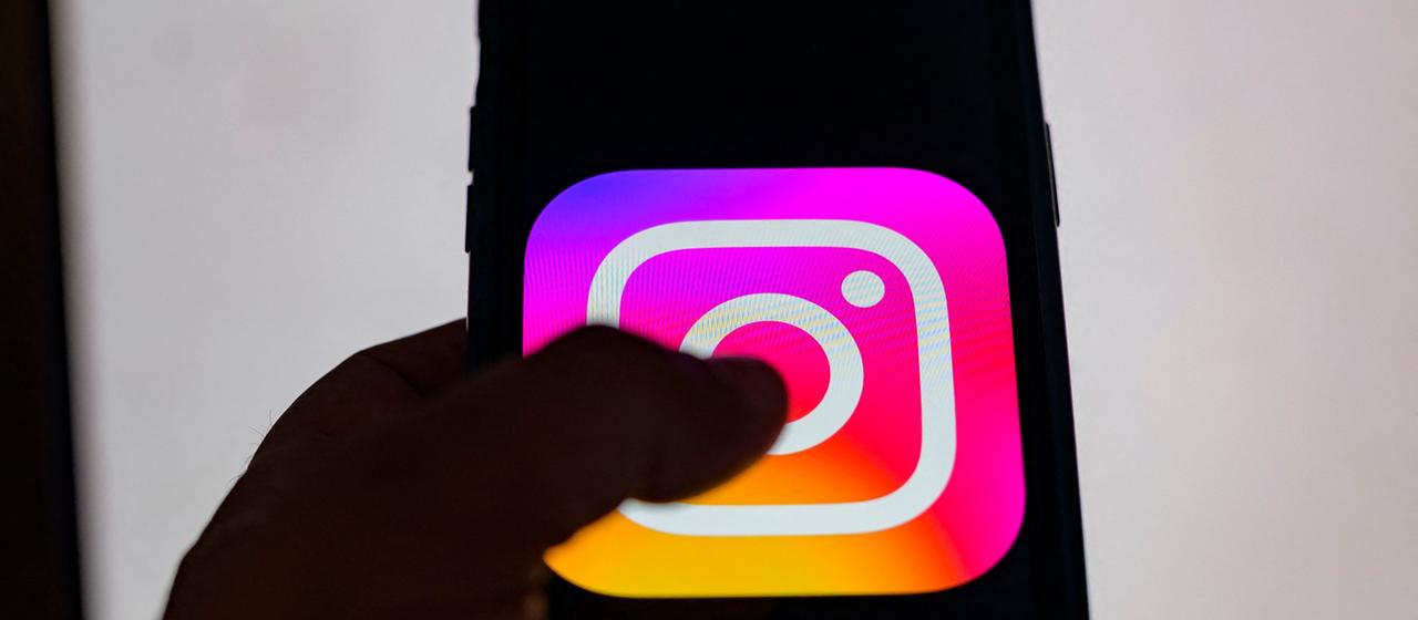 Das Logo von Instagram auf einem Smartphone.