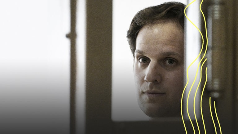 Wall Street Journal-Reporter Evan Gershkovich steht in einem Glaskäfig in einem Gerichtssaal des Moskauer Stadtgerichts in Moskau, Russland, 22. Juni 2023.