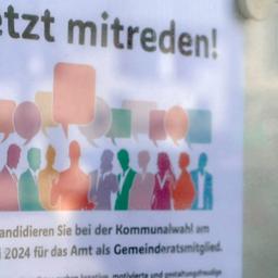 Ein Schild an einem Gemeindezentrum