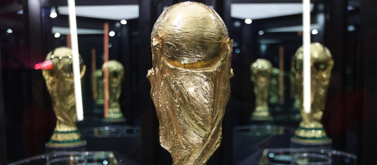 Original FIFA WM Pokal.