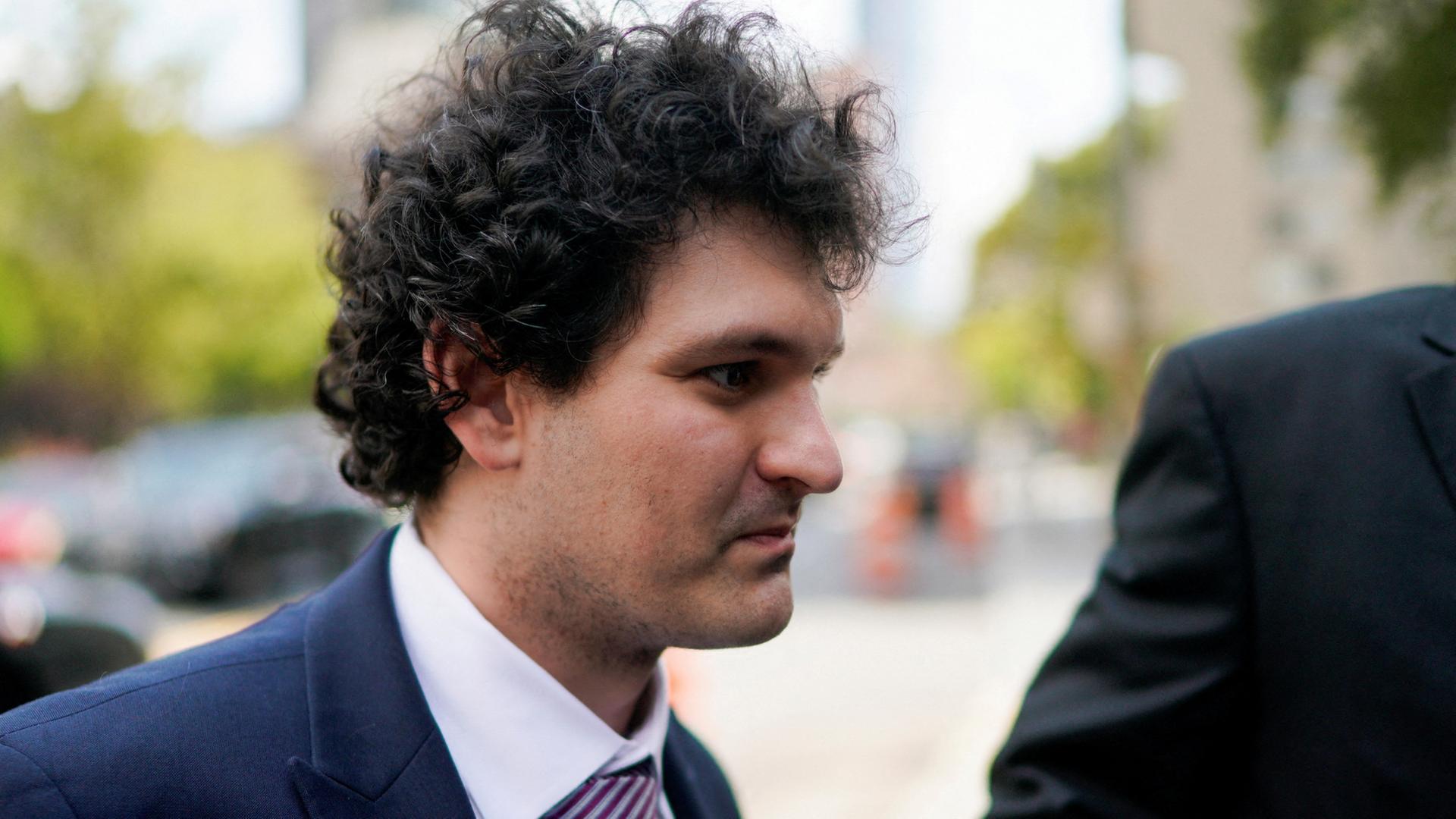 Ex-Krypto-Unternehmer Bankman-Fried zu 25 Jahren Haft verurteilt |  tagesschau.de