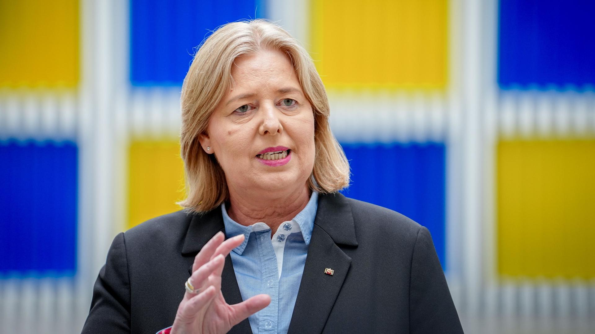 Die Bundesministerin für Arbeit und Soziales, Bärbel Bas, bei einer Pressekonferenz in ihrem Ministerium. | Kay Nietfeld/dpa