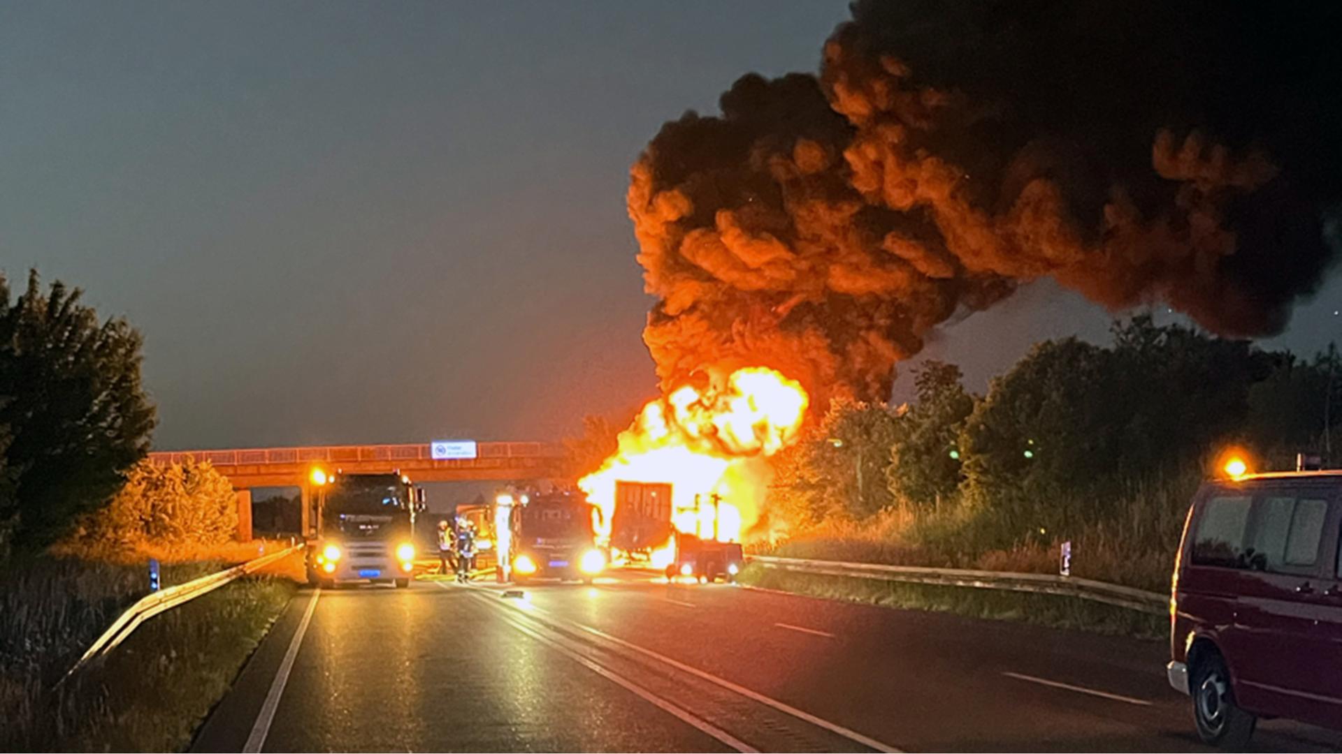 Nach Lkw-Brand: B54 zwischen Abfahrten Metelen und Sonnenschein gesperrt