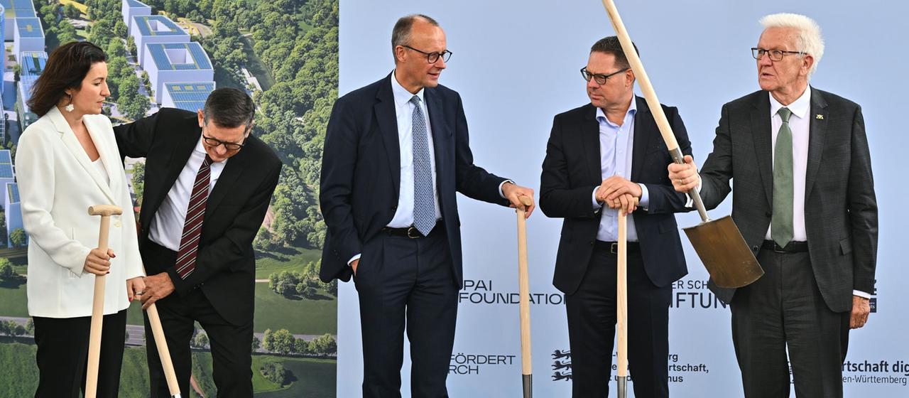 Dorothee Bär, Reinhold Geilsdörfer, Friedrich Merz, Gerd Chrzanowski und Winfried Kretschmann beim Spatenstich zum IPAI Campus in Heilbronn.