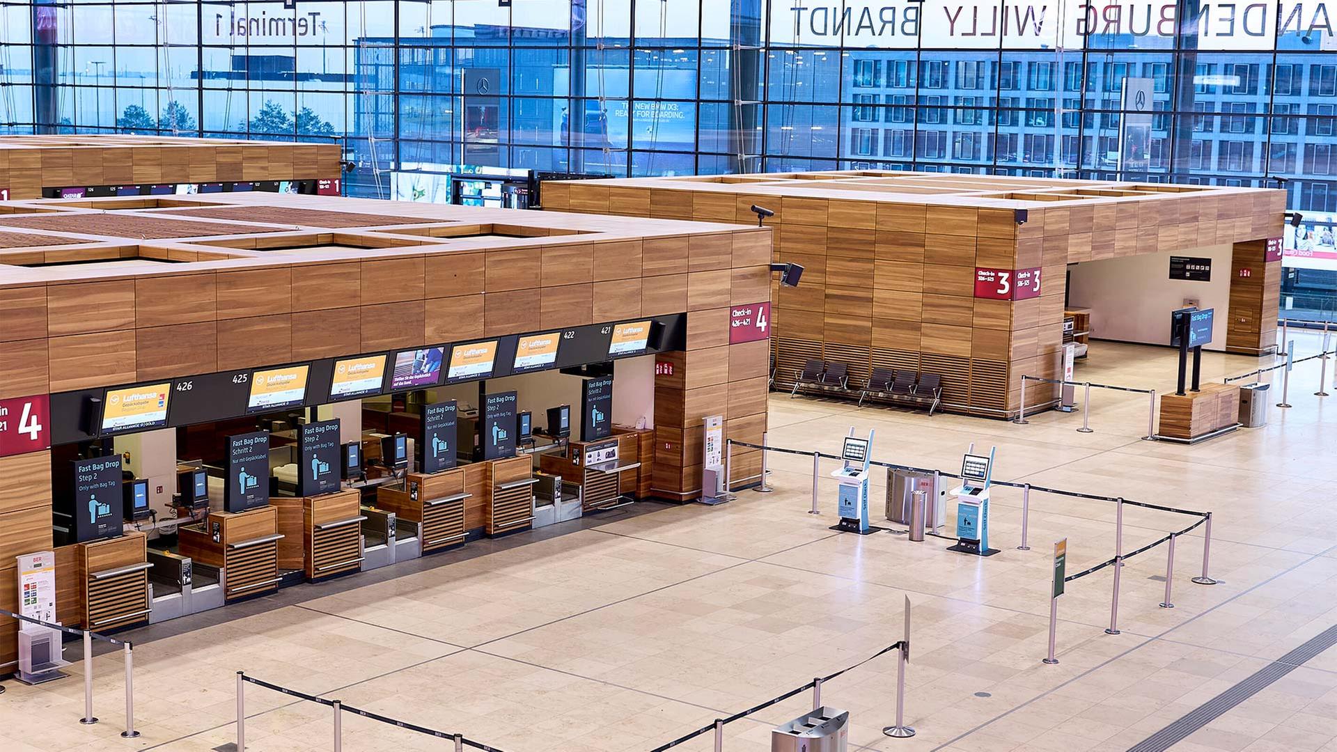 Menschenleerer Terminal am Flughafen BER, aufgrund eines Verdi-Warnstreiks. | picture alliance/dpa