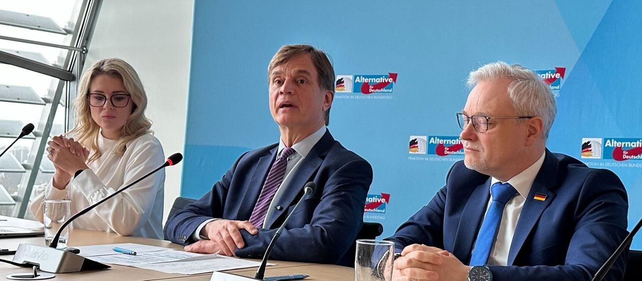 Bernd Baumann bei einer Pressekonferenz der AfD-Bundestagsfraktion