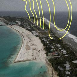 Ein dünner Küstenstreifen der Insel Tuvalu im Pazifischen Ozean