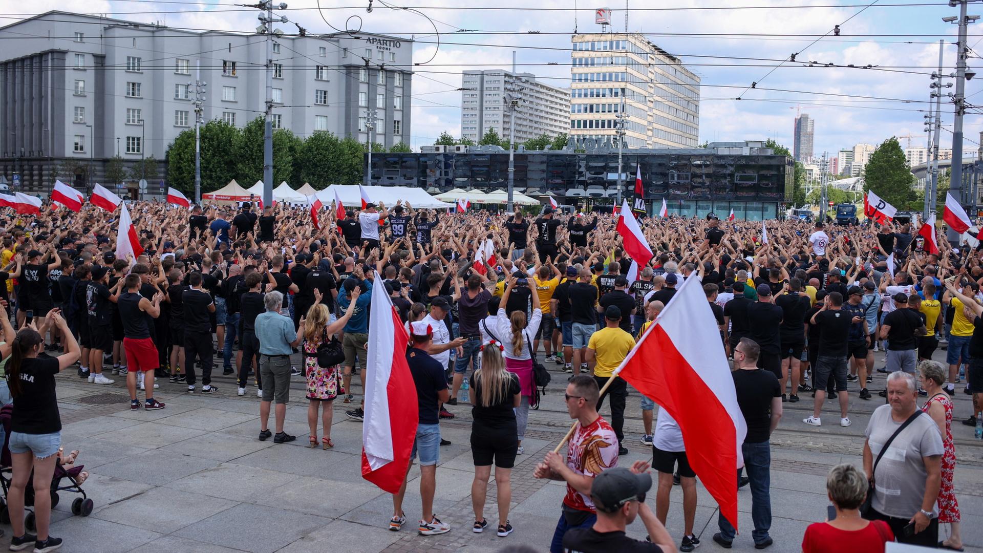 Im polnischen Kattowitz demonstrieren Menschen gegen Einwanderung. | dpa