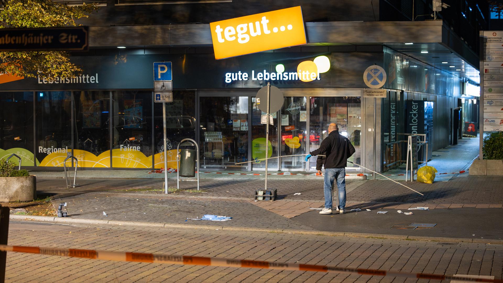 Polizeiabsperrung vor Supermarkt in Dietzenbach | 5vision.news