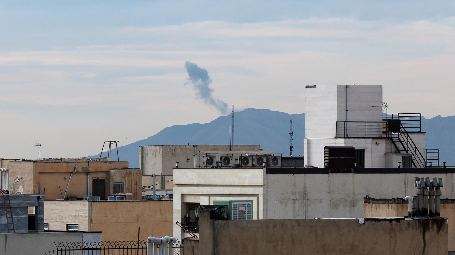 Eine Rauchwolke über Teheran | EPA