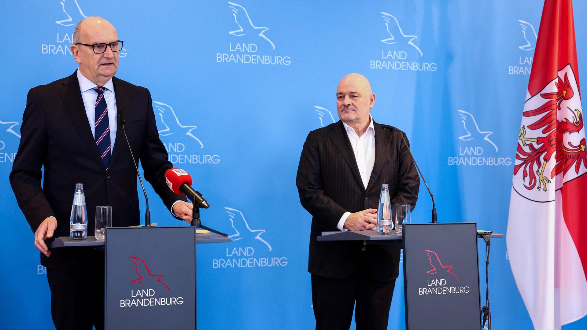 Dietmar Woidke und Robert Crumbach | REUTERS