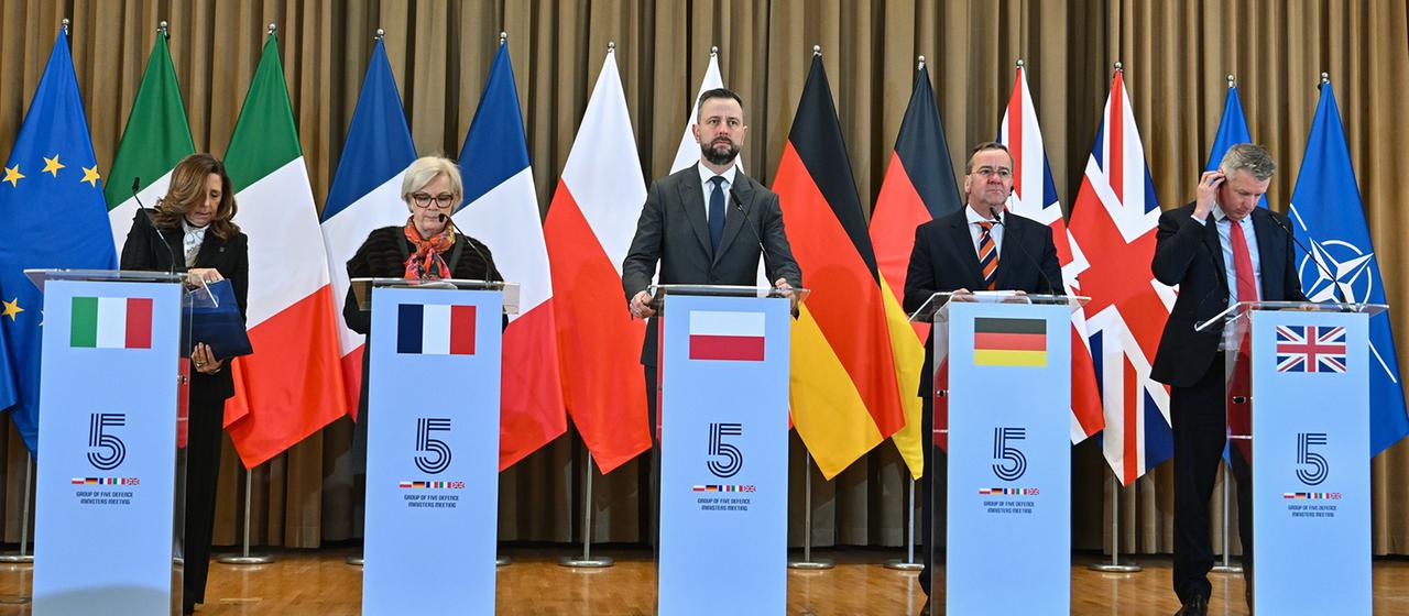 Isabella Rauti, Catherine Vautrin, Wladyslaw Kosiniak-Kamysz, Boris Pistorius und Luke Pollard.
