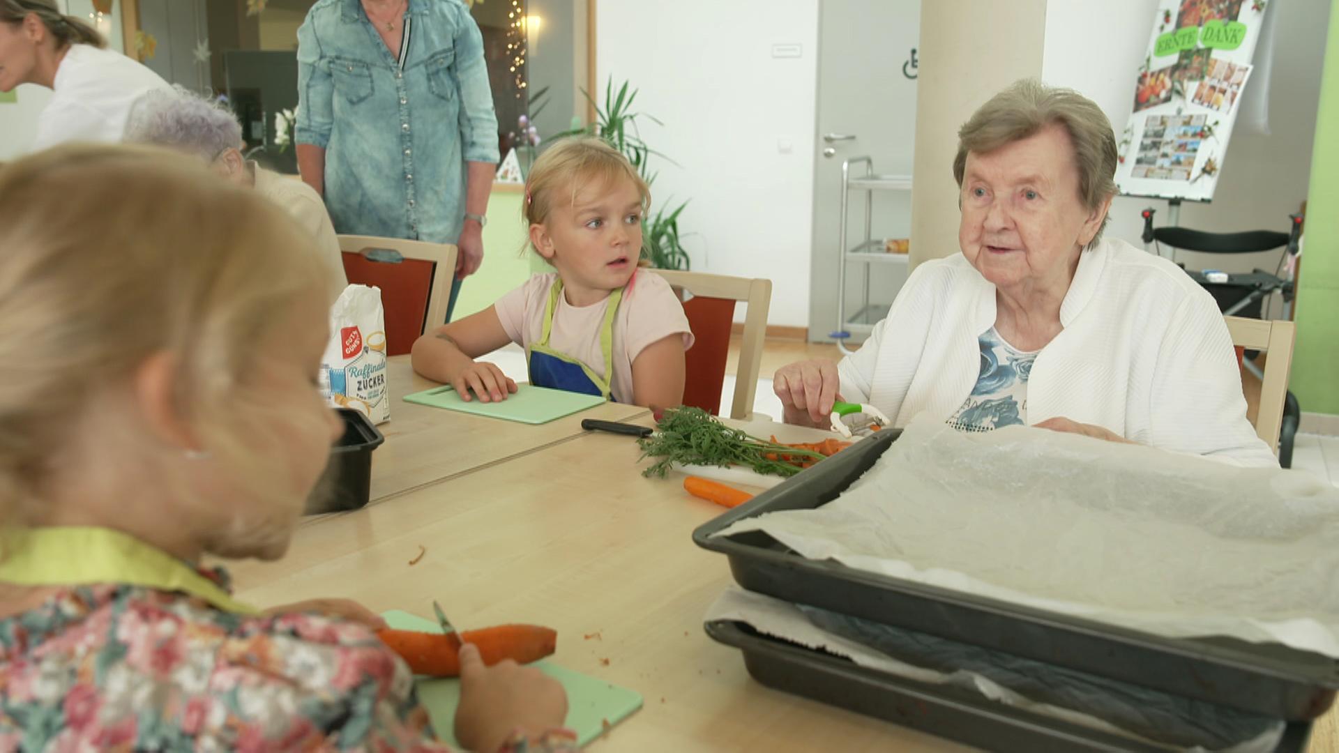 Unter einem Dach: Wie Kita-Kinder und Senioren voneinander lernen
