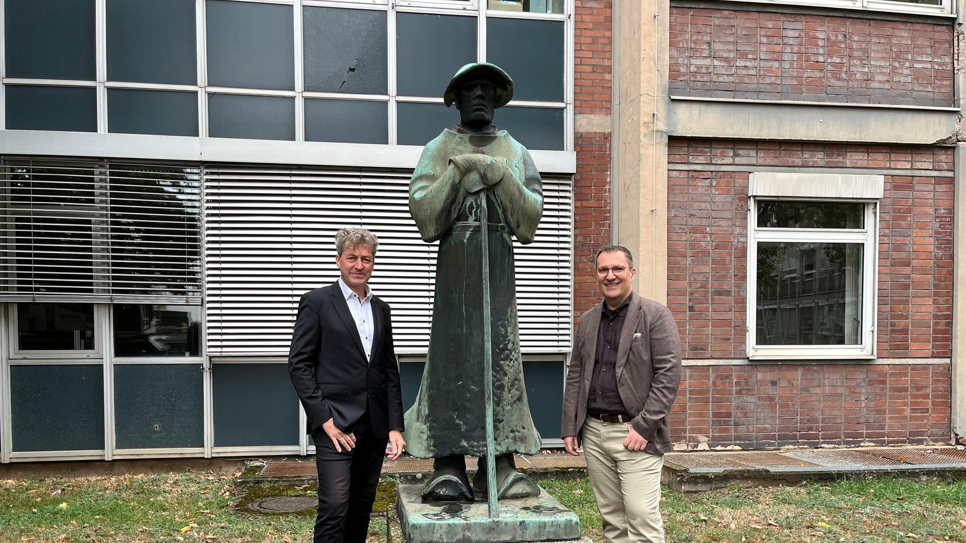 Skulptur Schäfer oder Der 1. Mann am Hochofen an der HTW saar | SR/Steffanie Balle