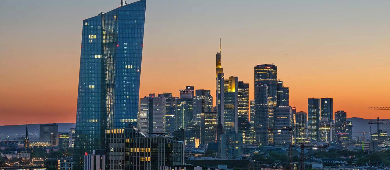 Banken-Skyline und EZB Frankfurt am Main. | picture alliance/dpa Banken-Skyline und EZB Frankfurt am Main.