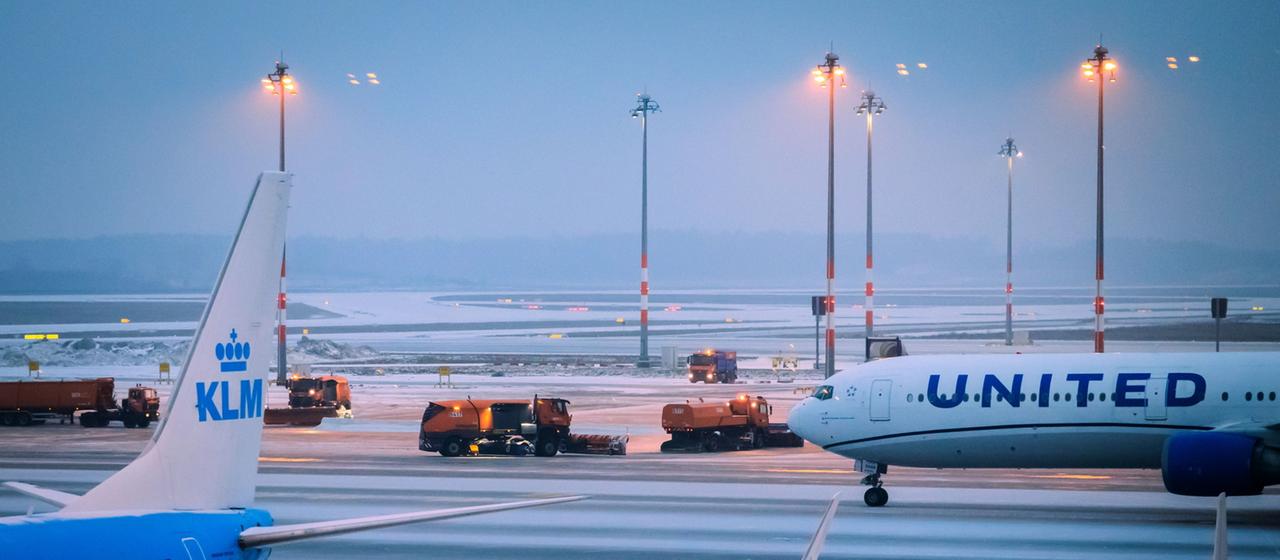 Airplanes at Berlin Airport BER (archive image).