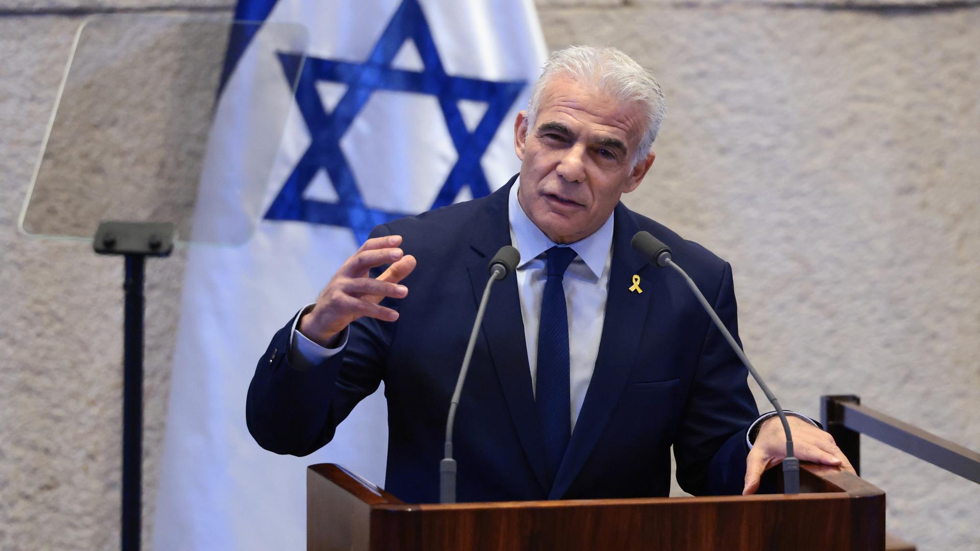 Archiv: Der israelische Oppositionsführer Jair Lapid spricht vor der Knesset. | dpa