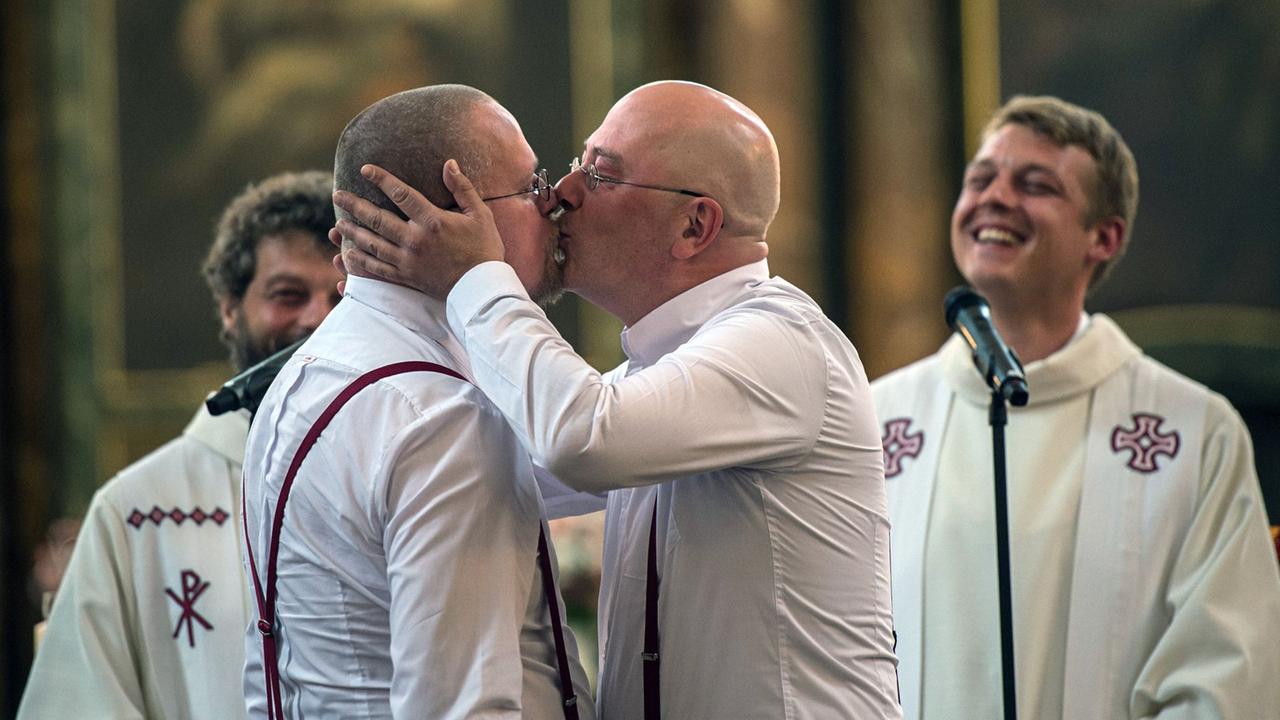 München: Kardinal Marx erlaubt Segnung queerer Paare