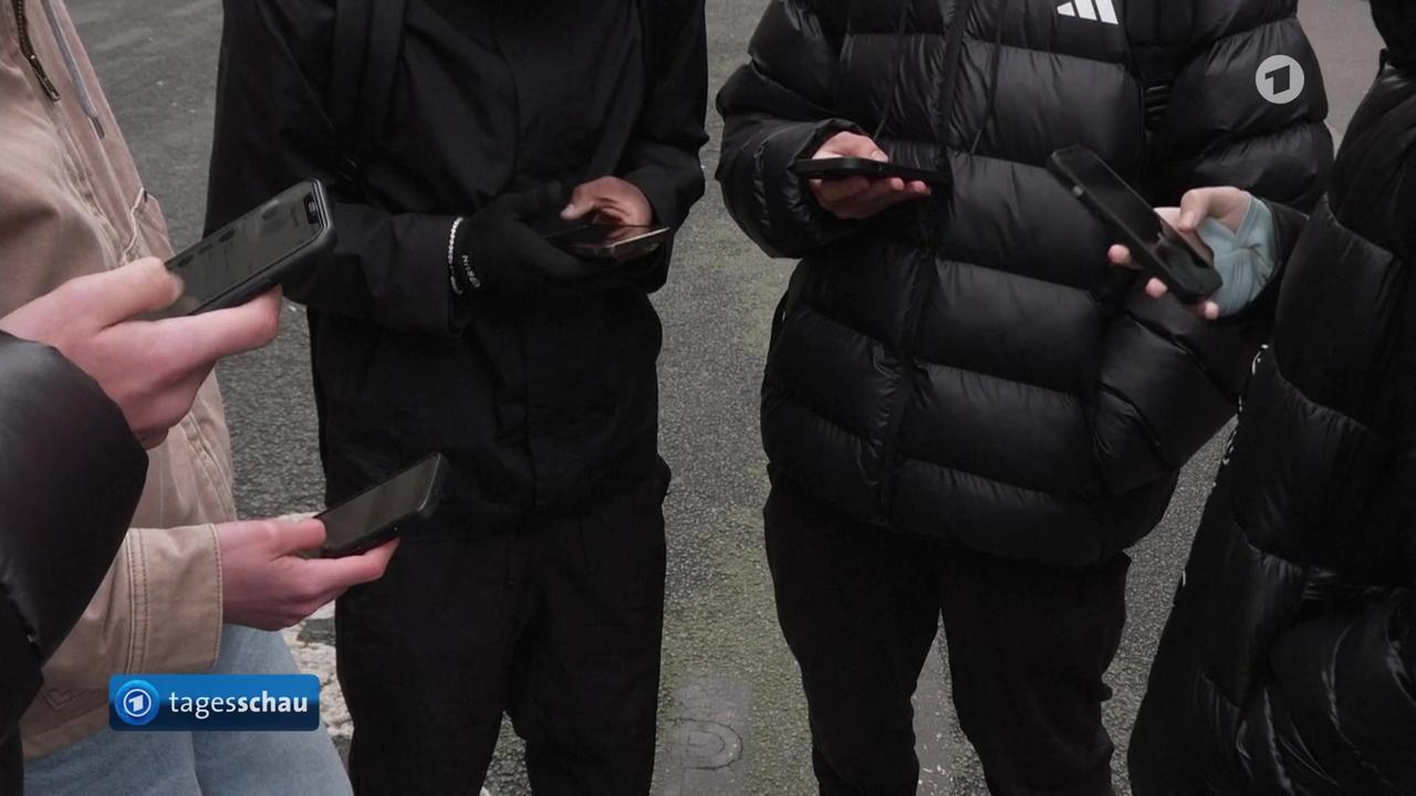 Bundeskanzler Merz spricht sich für Social-Media-Verbot für Kinder und Jugendliche aus