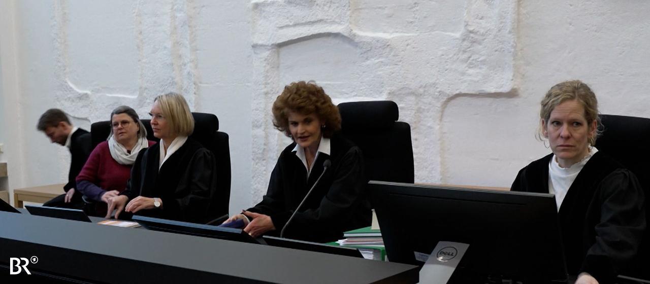 Der 23-jährige Angeklagte ist ein freier Mann - nach zwei Jahren Haft und einem komplett zusammengebrochenen Mordvorwurf. Die Vorsitzende Richterin Heike Will sagt, es habe keinerlei Beweise gegeben.