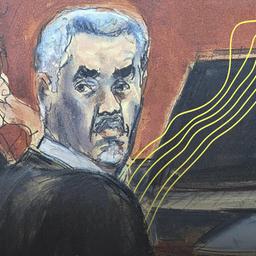 Gerichtsszeichnung: Sean "Diddy" Combs, dreht sich um und blickt während der Auswahl der Geschworenen im Bundesgericht in Manhattan am Montag, 5. Mai 2025, in New York ins Publikum.