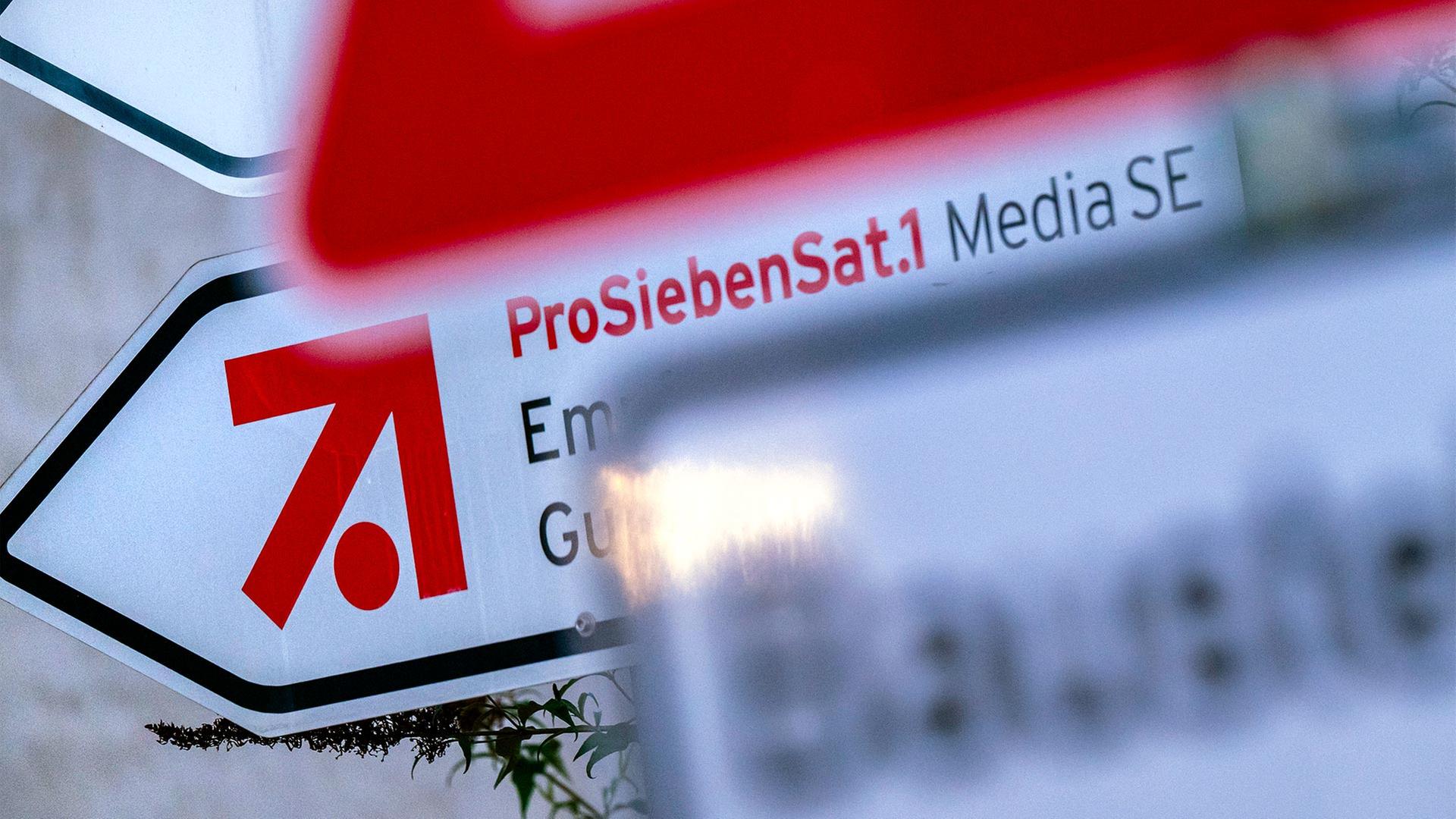 Das Logo der ProSiebenSat.1 Media SE am Stammsitz des Medienkonzerns. | picture alliance/dpa