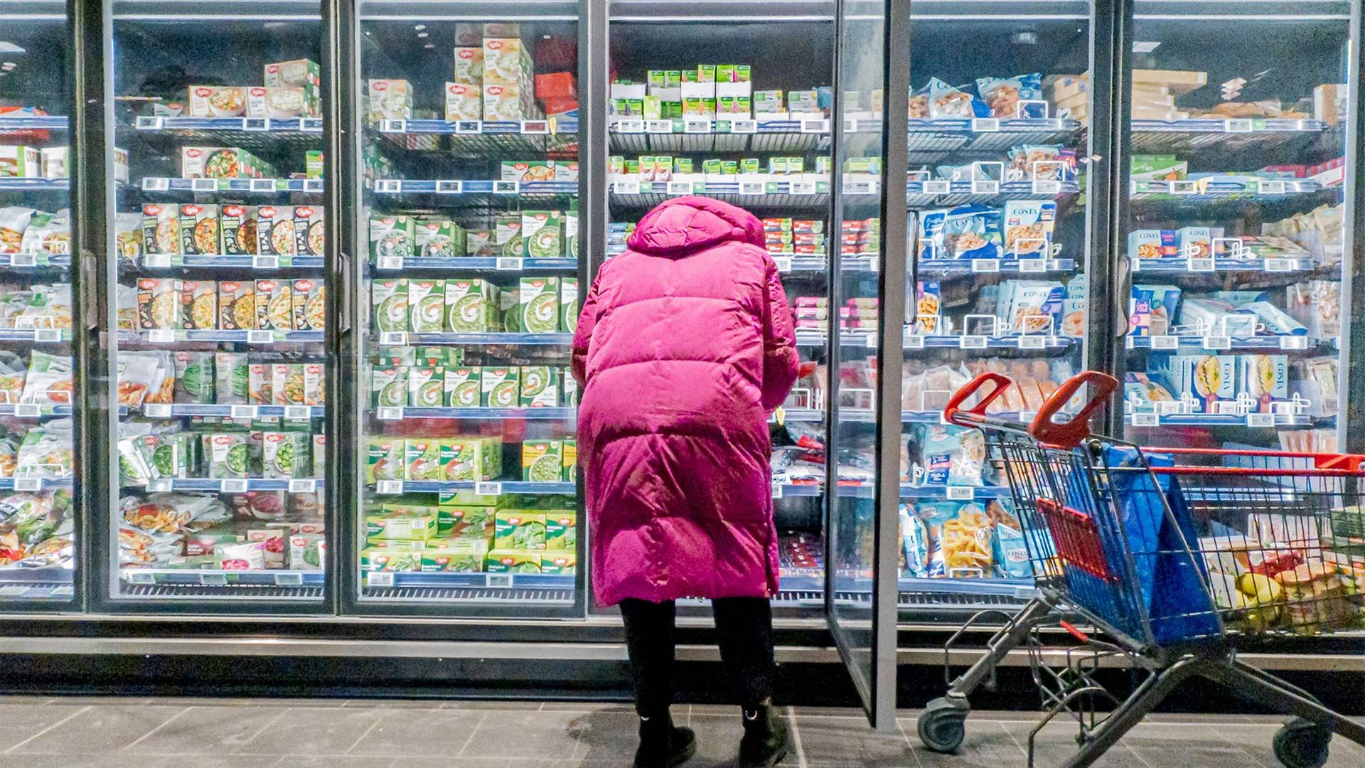 Kundin in einem Supermarkt. | picture alliance/dpa