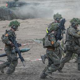 Soldaten der Bundeswehr bei der NATO-Übung Quadriga | dpa Soldaten der Bundeswehr bei der NATO-Übung Quadriga