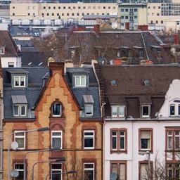 Blick vom Frankfurter Stadtteil "Sachsenhäuser Berg" in Richtung Innenstadt. 