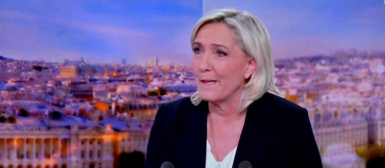 Marine Le Pen zu Gast in einer Fernsehsendung