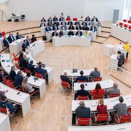 Die wiedergewählte Landtagspräsidentin Ulrike Liedtke (SPD) spricht am 17.10.2024 während der Konstituierenden Sitzung des Landtags Brandenburg. (Quelle: Picture Alliance/Soeren Stache)