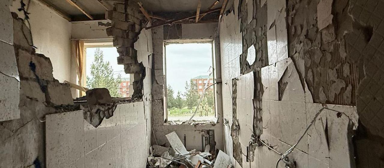 Schäden an einer Schule in Julfa, Aserbaischan.