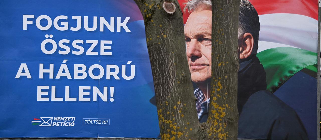 Plakatwand mit einem Porträt von Viktor Orbán