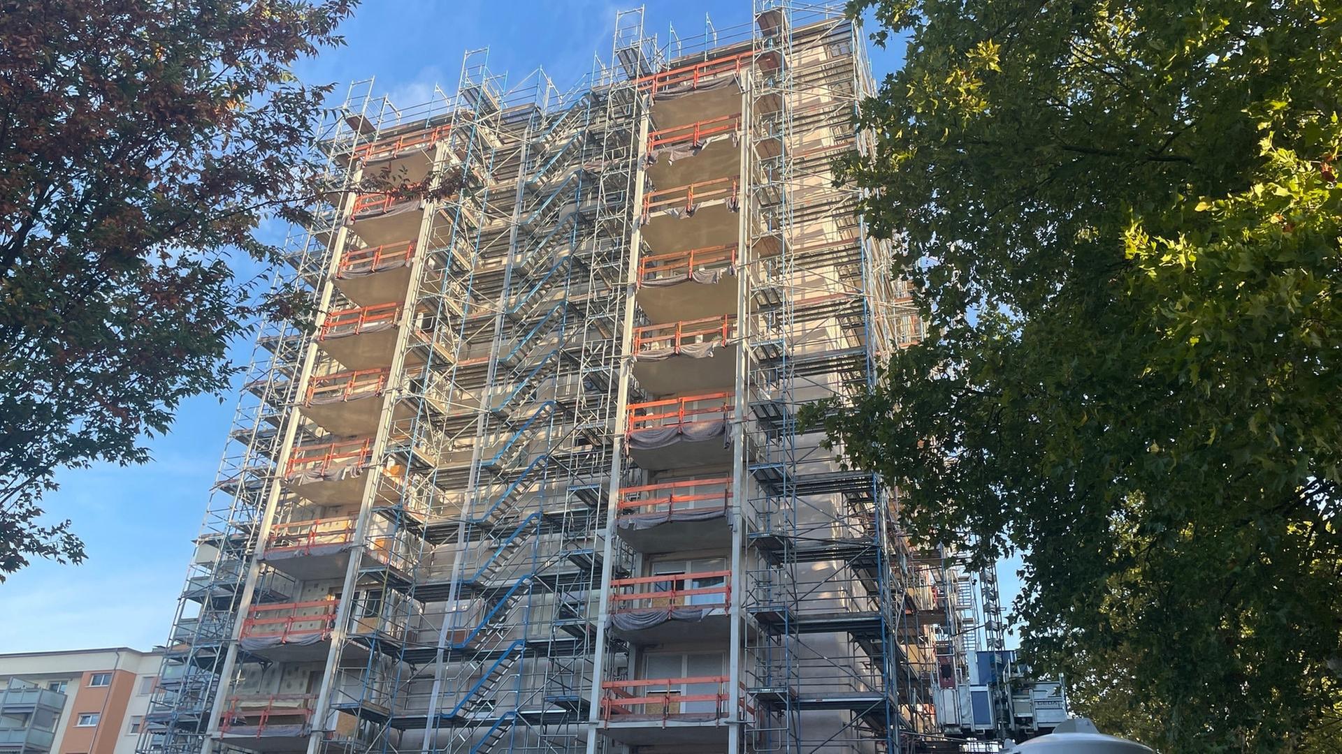 Dauerbaustelle in einem Wohnhaus in Ludwigshafen. Mieter sind viel Lärm ausgesetzt. | SWR