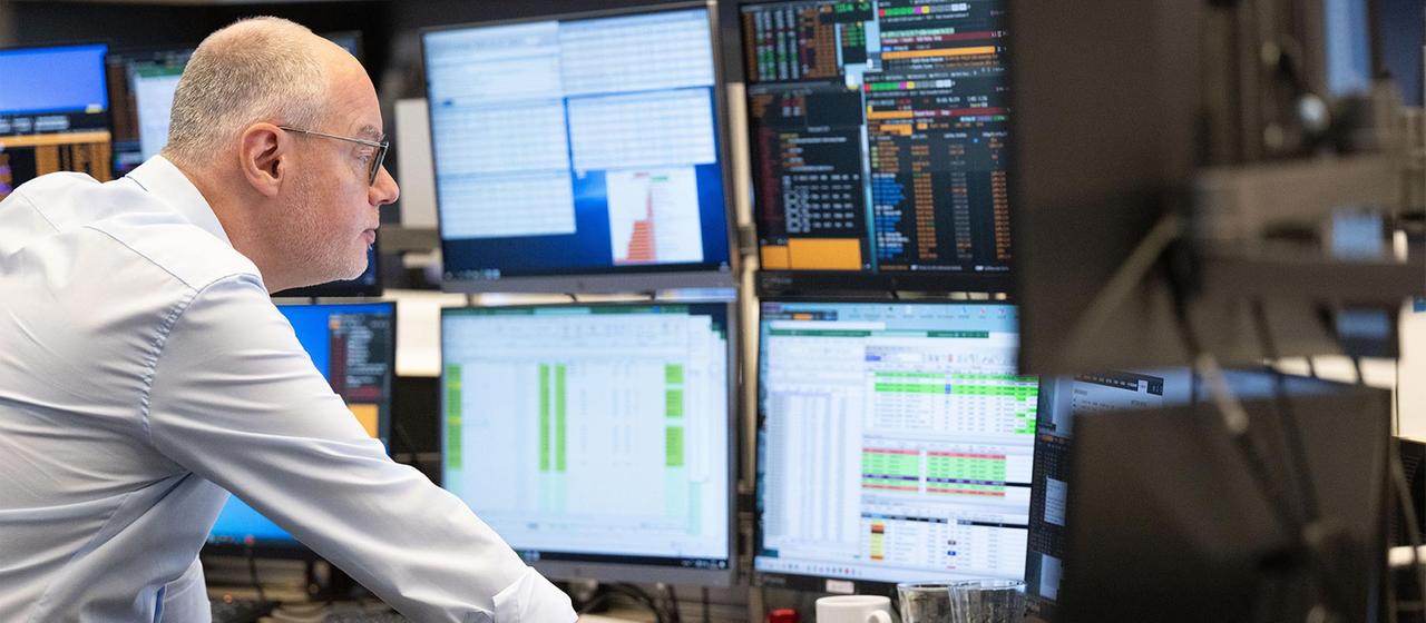 Händler an der Frankfurter Börse. | picture alliance/dpa Händler an der Frankfurter Börse.