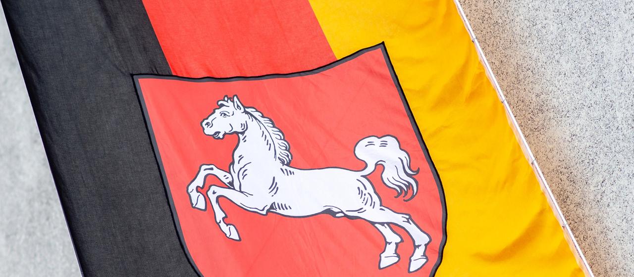 Fahne des Bundeslands Niedersachsen