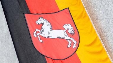 Fahne des Bundeslands Niedersachsen