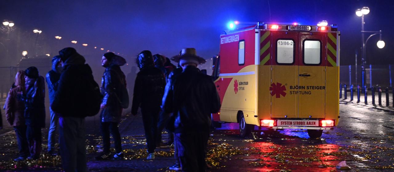 Ein Rettungswagen in der Silvesternacht