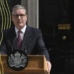 Der britische Premierminister Keir Starmer kündigt Rücktritt an in der Downing Street in London.