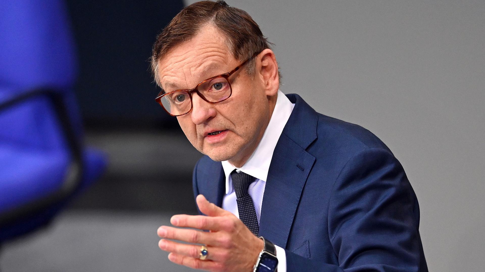 Gab es gezielte Kontokündigungen für AfD-Mitglieder? | tagesschau.de
