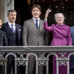 Die königliche Familie mit Kronprinz Frederik (Zweiter von links) und Königin Margrethe in der Mitte.