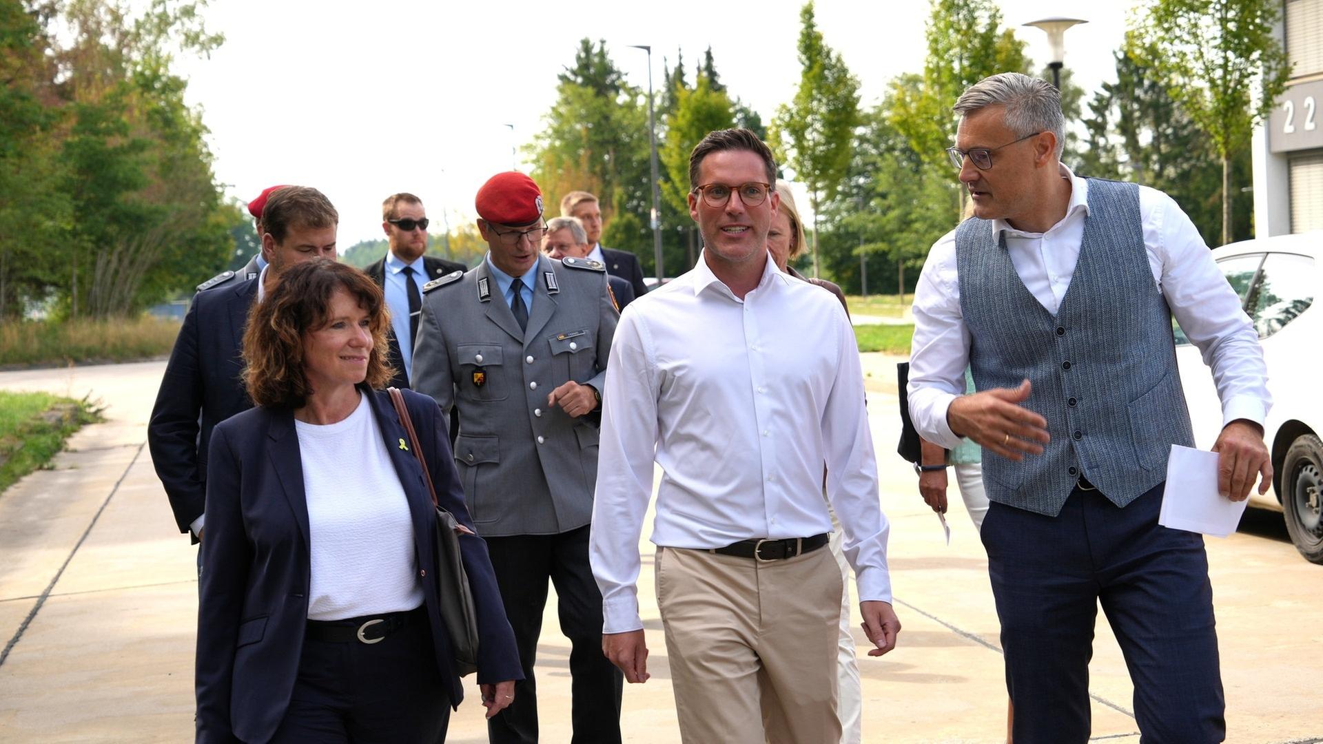 Bundeswehr kommt - Geflüchtete bleiben? Innenminister hält es für möglich