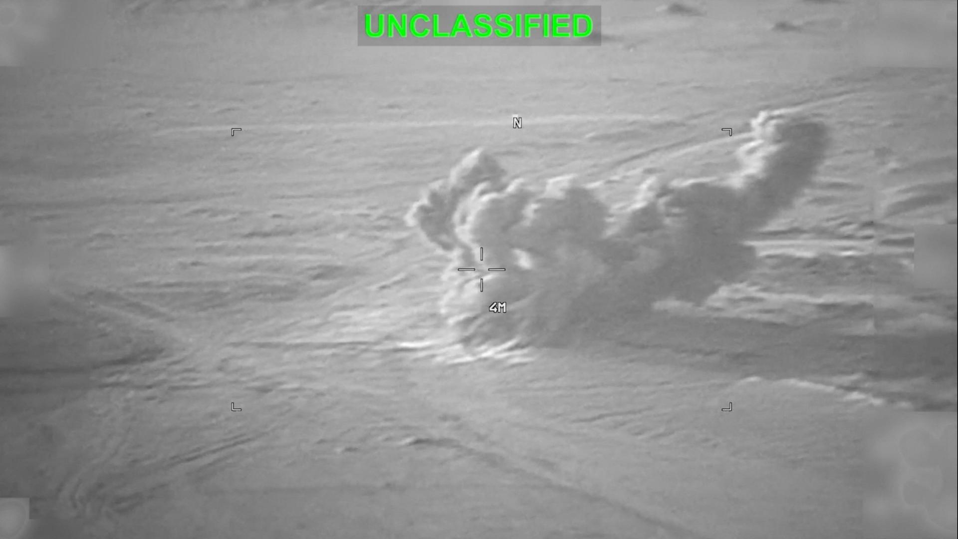 Screenshot aus Aufnahme des US-Militärs von einer Explosion in Iran | U.S. Central Command/Handout via REUTERS